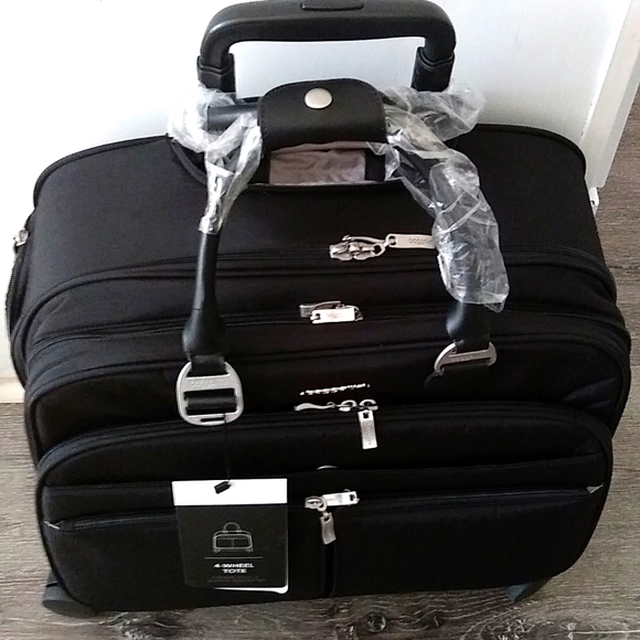 Baggallini Unisex Adult 4 Wheel Tote bag-Black color - Picture 5 of 14